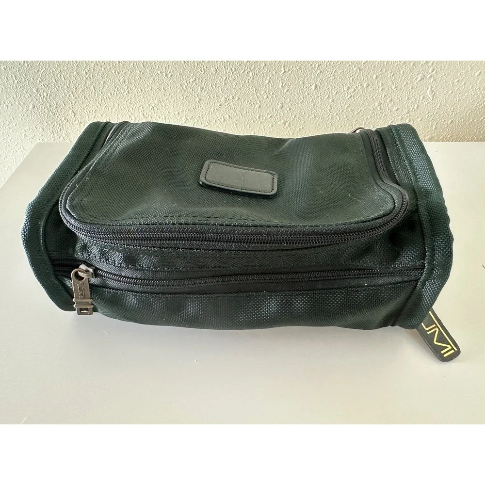 Tumi Case Zippered Travel Dark Green Canvas Unisex Accessory Cosmetic Hang fob
